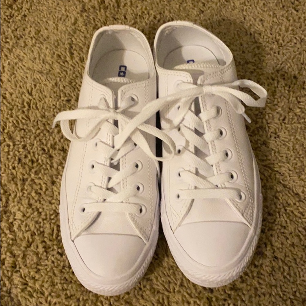 Brand New Converse low-tops all white